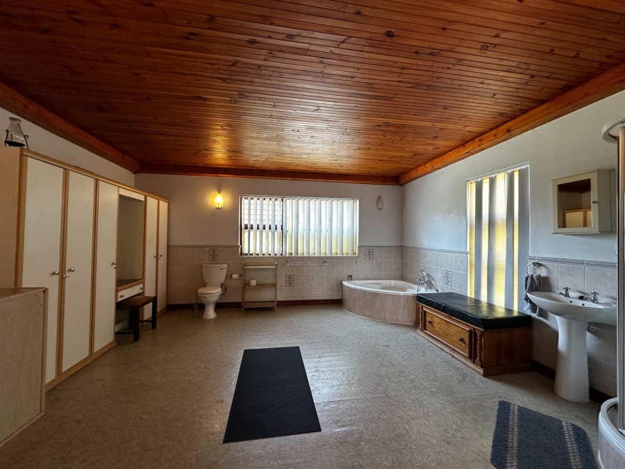 5 Bedroom Property for Sale in Pringle Bay Western Cape